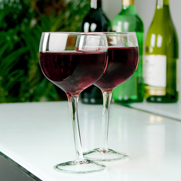 tipsy-wine-glasses-sfeer